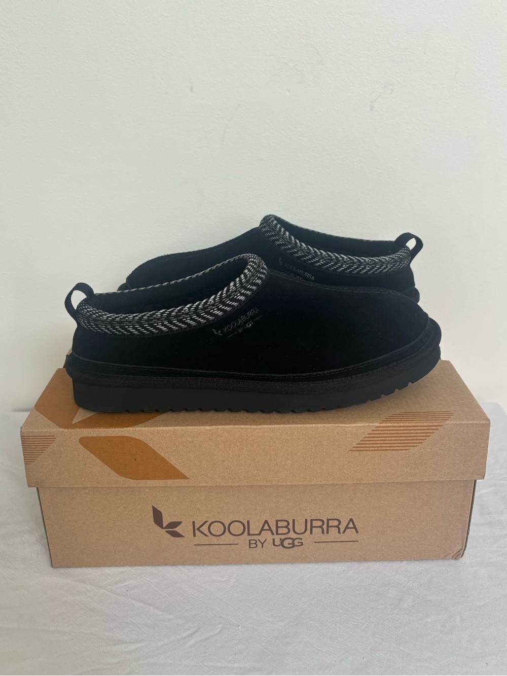 Koolaburra By UGG Burree Suede Slippers Size 8 Womens Black Suede New NWB
